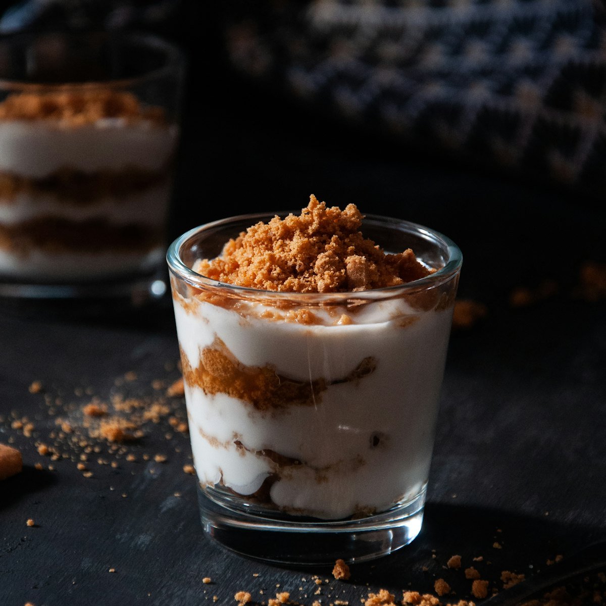 Verrine de dessert crémeux au biscuit émietté